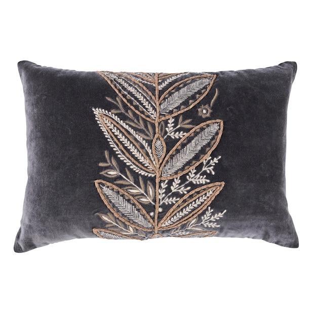 Haftowany wzór na poduszce